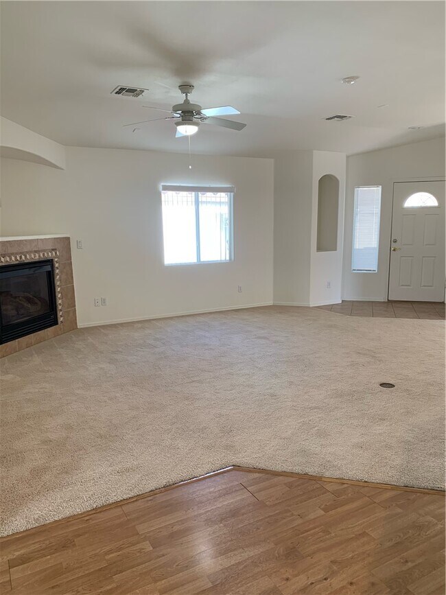 Building Photo - 2421 Stardust Dr