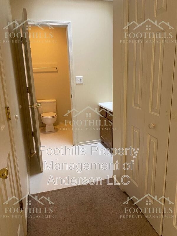 Building Photo - 307 Green Forest Dr