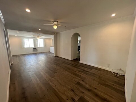 Foto del edificio - 10446 Commerce Ave