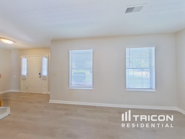 Building Photo - 210 Glen Rose Cir