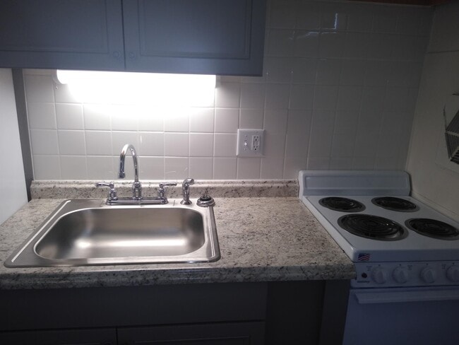 Building Photo - 1510 Sylvan Ln