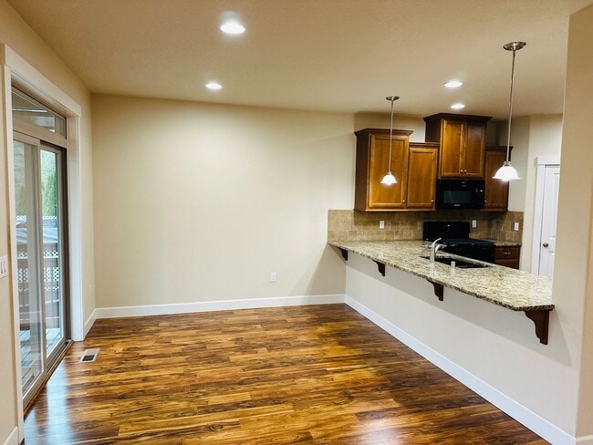 Building Photo - Beautiful Pioneer Canyon Home