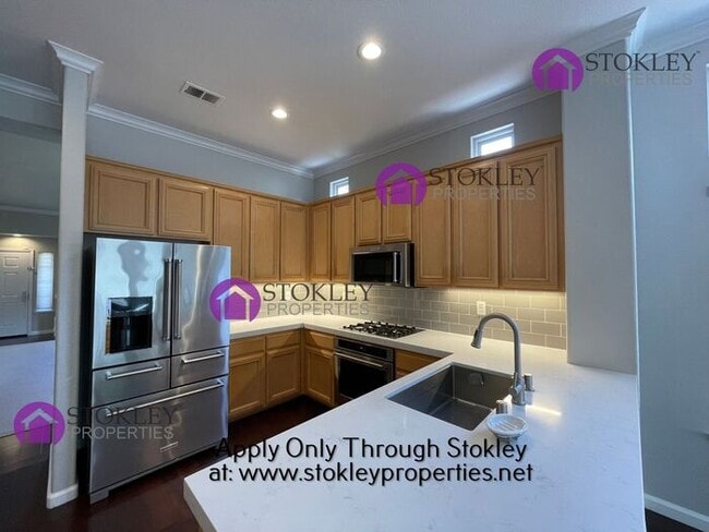 Building Photo - 208 Stetson Dr