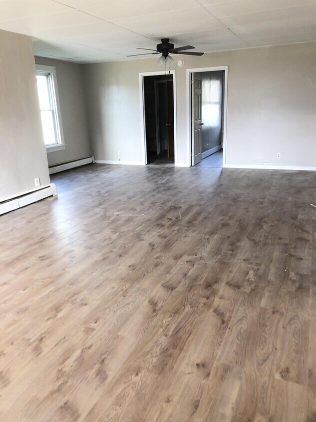 Primary Photo - 10516 Railroad Ave