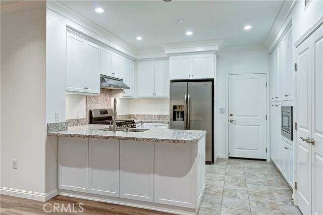 Building Photo - 70 Kempton