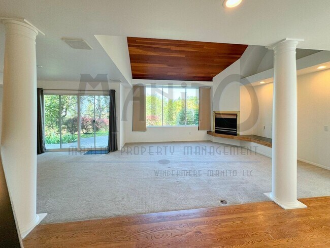 Building Photo - Unique Jon Sayler Designed Townhome