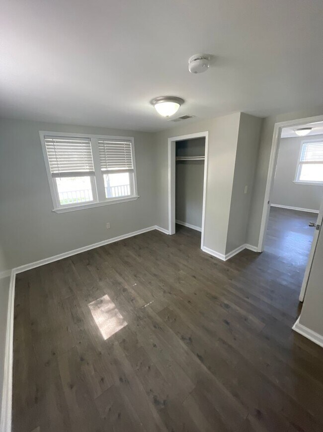 Building Photo - 2 Bedroom 1 Bath Home For Rent!