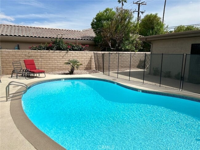 Foto del edificio - 74443 Driftwood Dr
