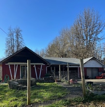 Building Photo - 2015 SE Ridge Rd