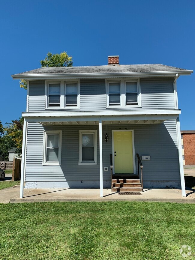 Apartments for Rent Near Eastern Illinois University Charleston, IL