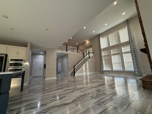 Building Photo - 6346 Walker Ct
