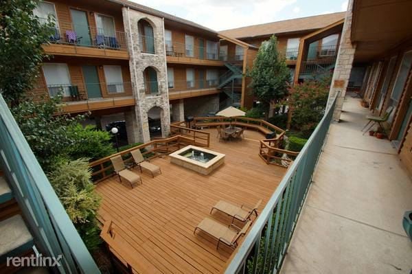 Fotografía del edificio - 2501 Manor Rd
