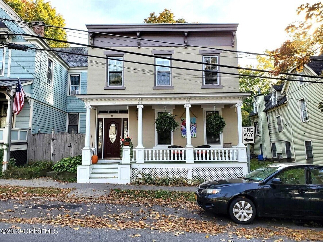 76 Caroline St Unit 1, Saratoga Springs, NY 12866 Room for Rent in