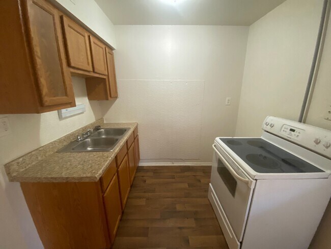 Foto del edificio - 2408 Williams Creek Rd