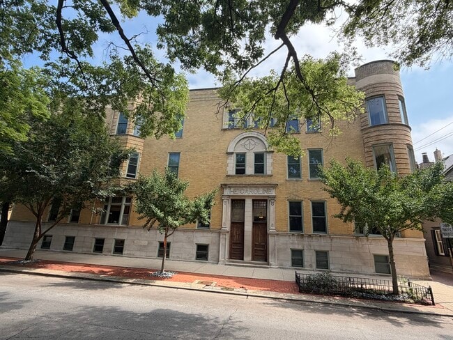 Building Photo - 325 W Wisconsin St