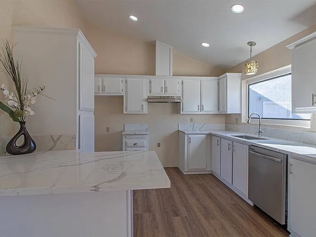 Building Photo - 6420 E Tropicana Ave