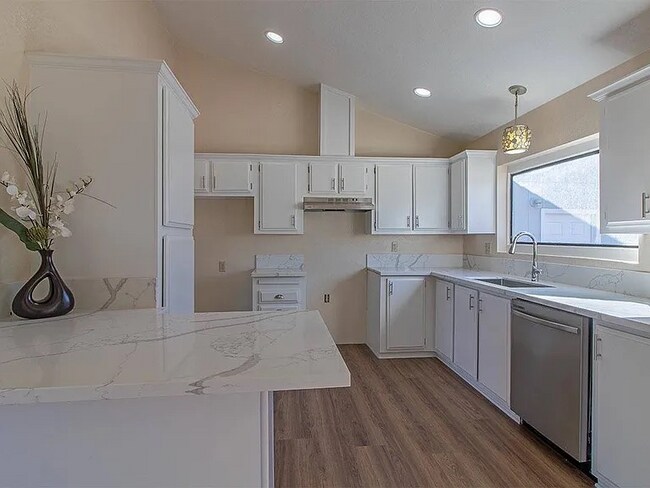 Foto del edificio - 6420 E Tropicana Ave