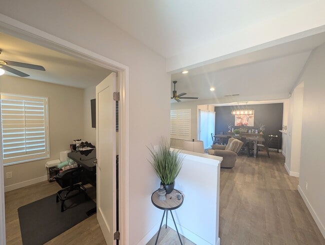 Building Photo - Beautifully Renovated Condo in Rancho Bernardo!