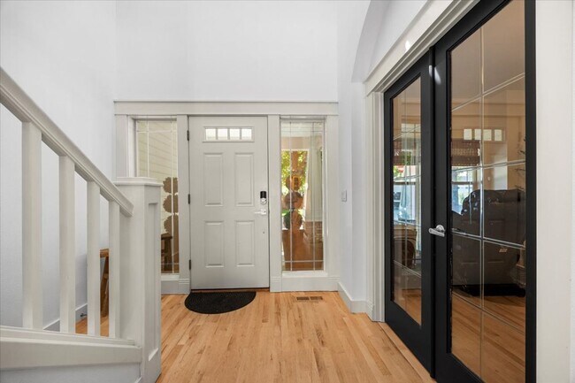 Foto del edificio - Beautiful 3 bed 2.5 bath home