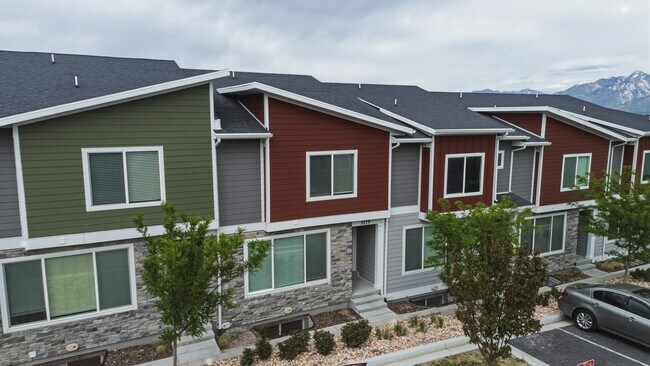 Building Photo - Herriman Town Home