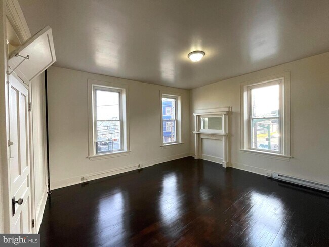 Building Photo - 143 E Antietam St