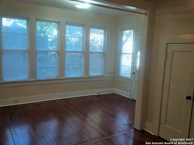 Foto del edificio - 419 Queen Anne Ct