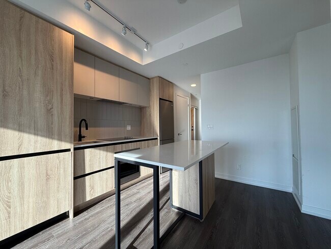 Building Photo - 7950 Bathurst St