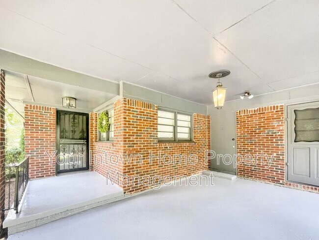 Building Photo - 1597 Stanford Way