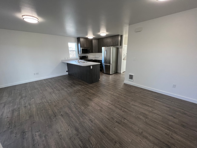 Building Photo - 115 13th Ave W