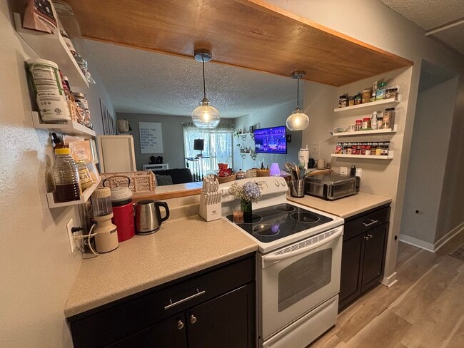 Kitchen - 2707 Valmont Rd