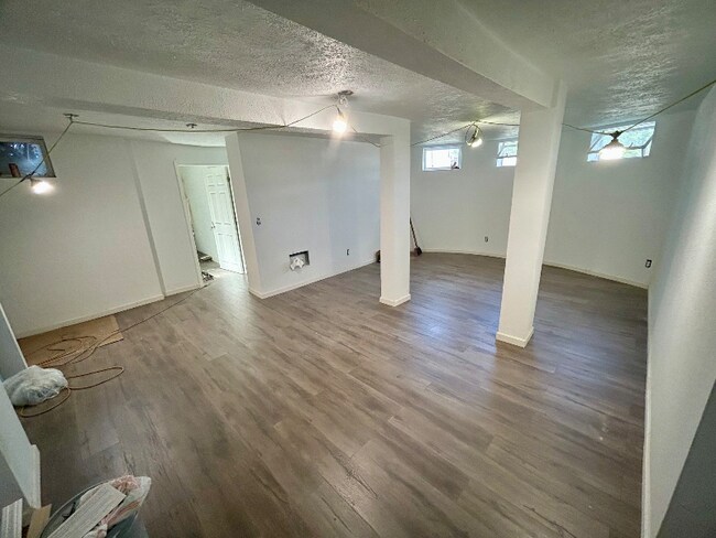 Foto del edificio - 915 S Main St