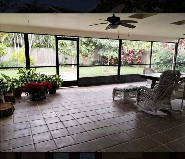 Foto del edificio - 9461 NW 16th St