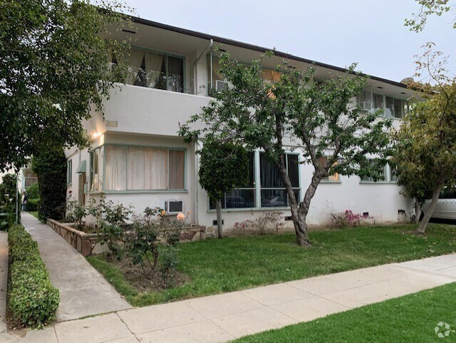 Building Photo - 144 S Bedford Dr