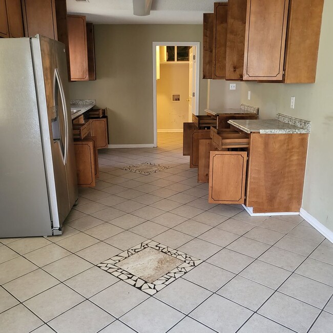 Building Photo - 726 Macey St