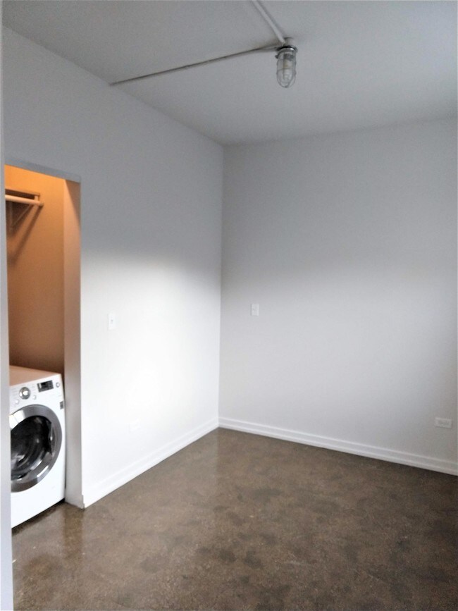Foto del edificio - 1136 W Wilson Ave