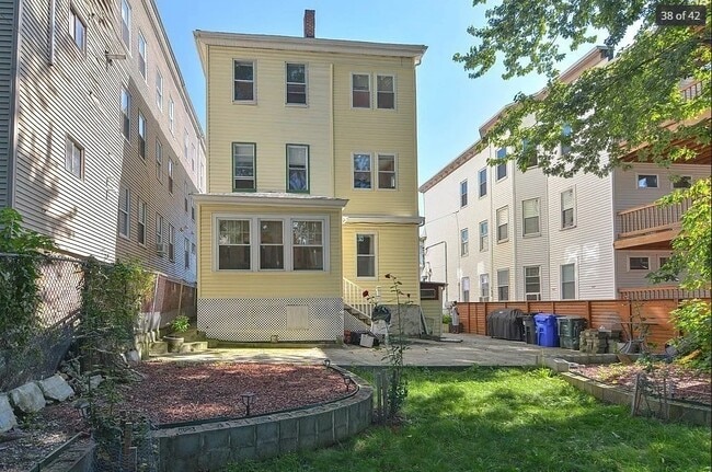 Building Photo - 45 Mozart St