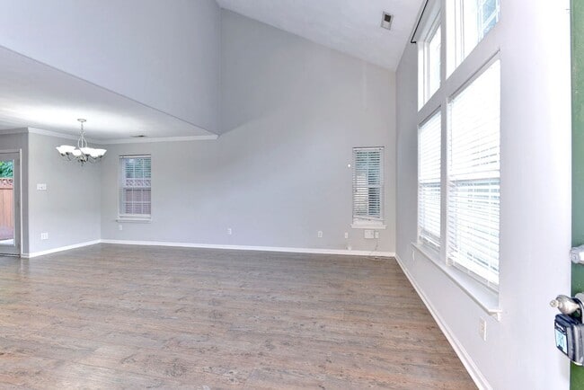 Building Photo - 112 Post Oak Rd