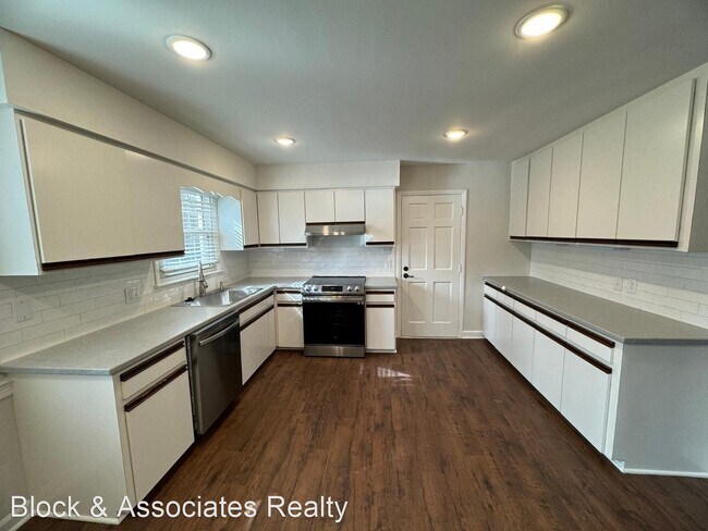 Building Photo - 4 br, 2.5 bath House - 1204 Hillwood Court