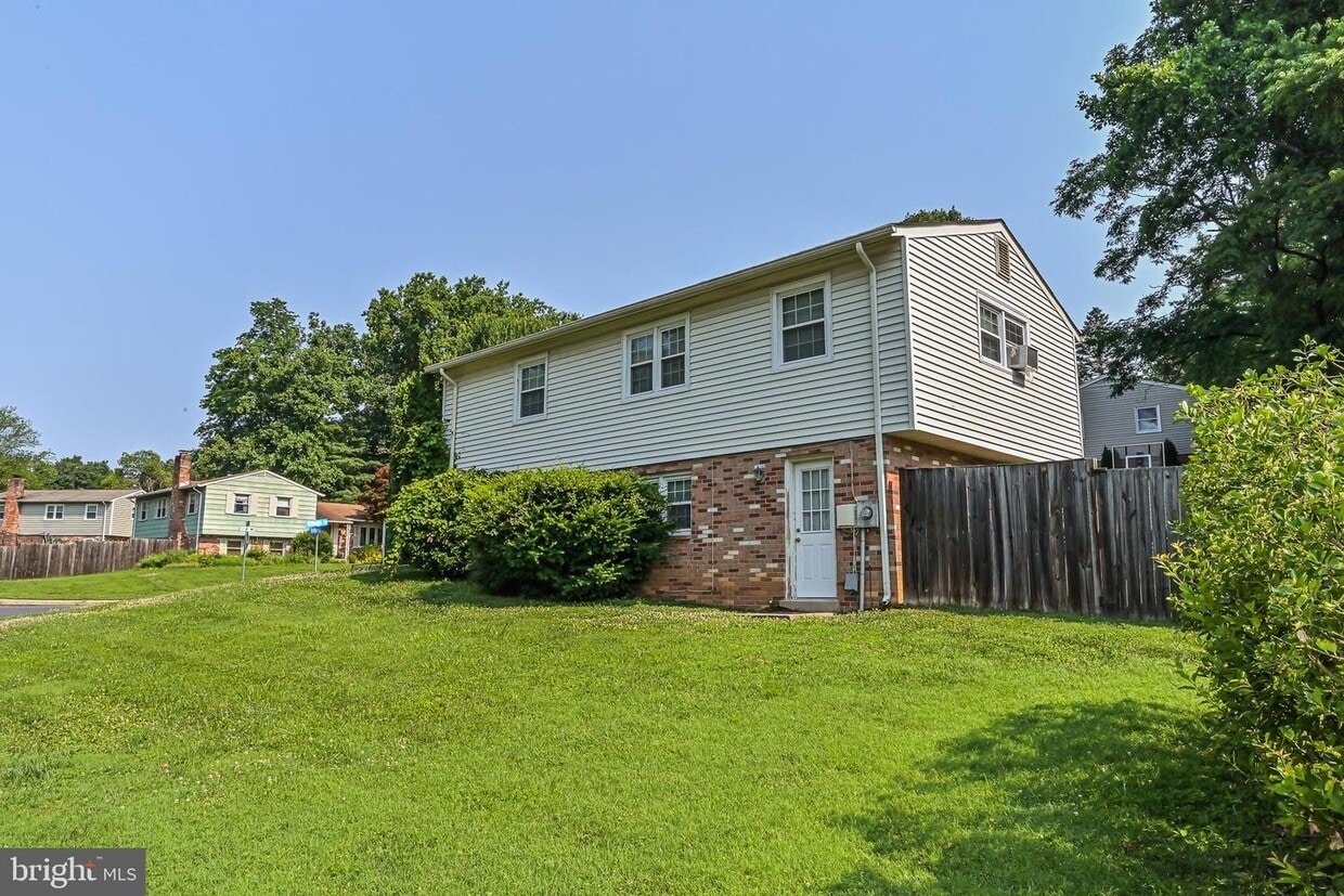 7011 Gillings Rd, Springfield, VA 22152 House Rental in Springfield