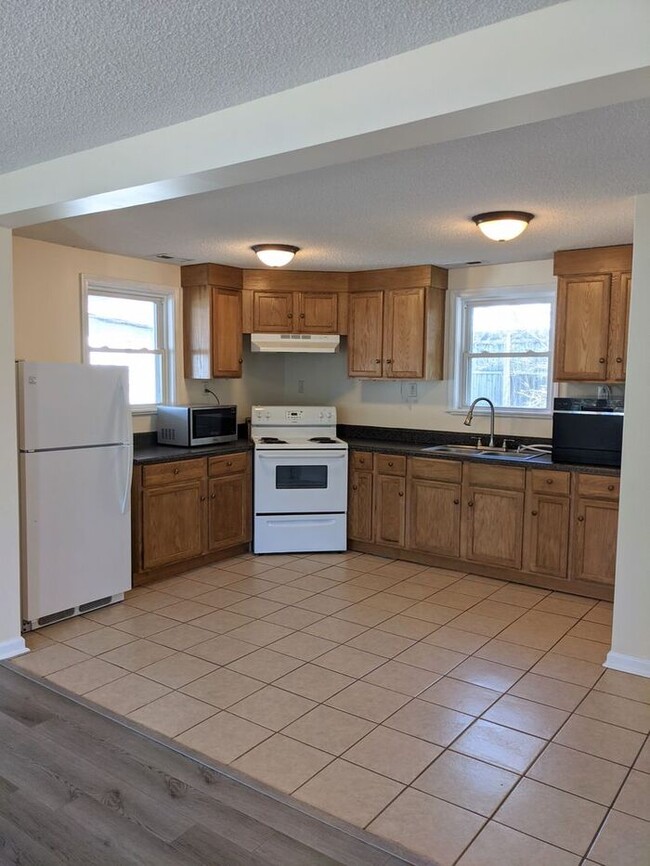 Building Photo - Marion Rental!