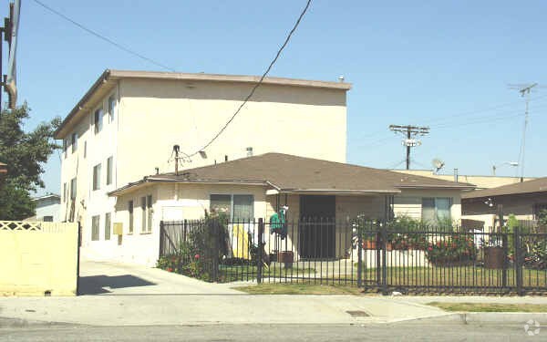 Primary Photo - 1605 W 228th St
