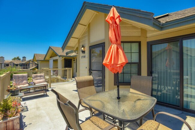 Foto del edificio - 1716 Vista Del Sol