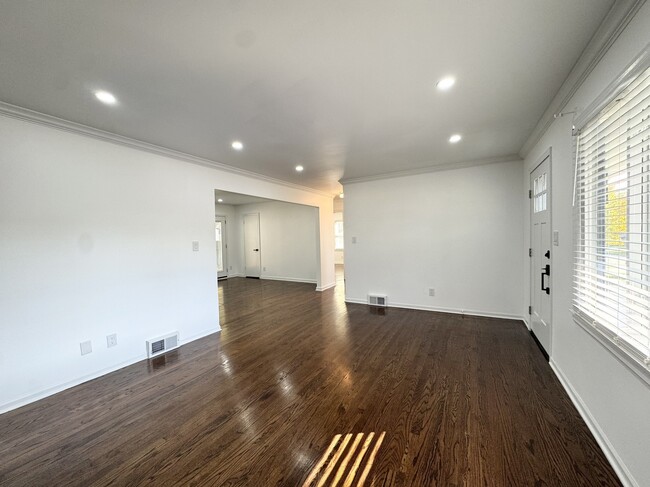 Foto del edificio - 2226 W 74th Terrace