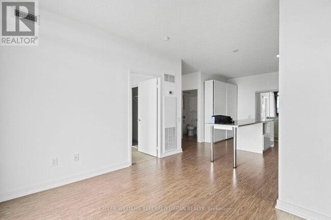 Building Photo - 33-2833 Singer Ct