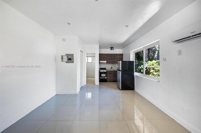 Foto del edificio - 551 NE 61st St