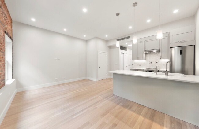 Foto del edificio - Gramercy Park Townhouse - Brand New 2 Bedroom