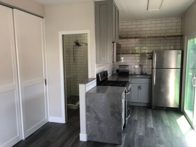 Foto del edificio - NEW! Fully Remodeled 1BR – Walk to Oceanside Beach