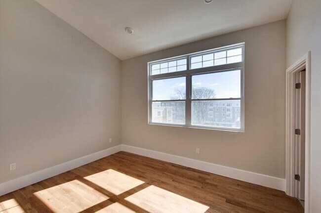 Building Photo - 204 Spencer Ave