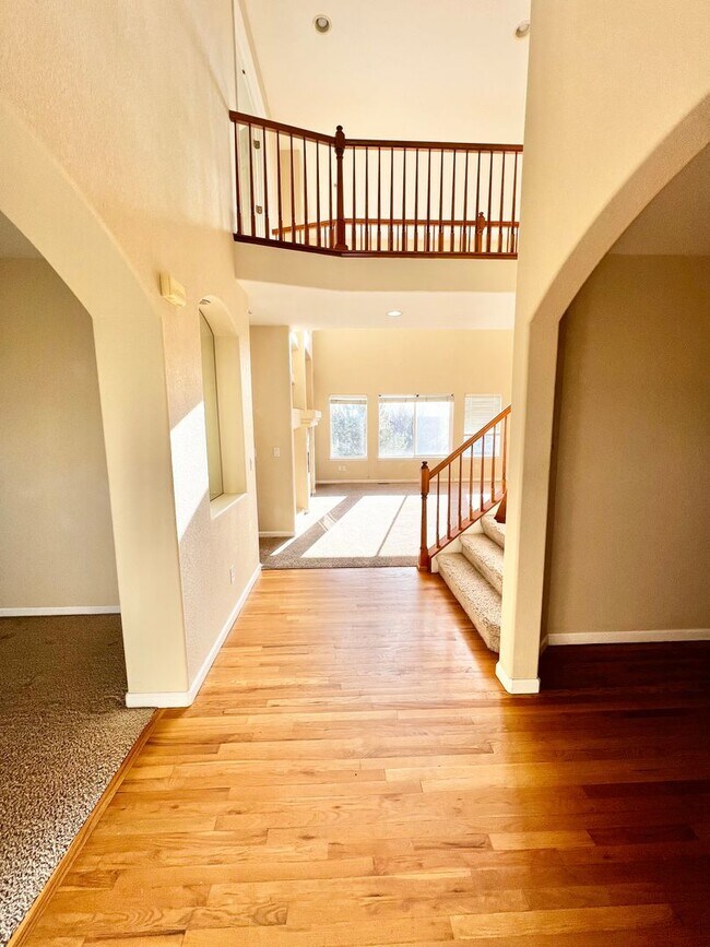 Building Photo - 4 bed, 3 bath Home in Huntington Hills Nei...