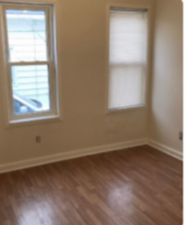 Foto del edificio - 4208 Newark Ave